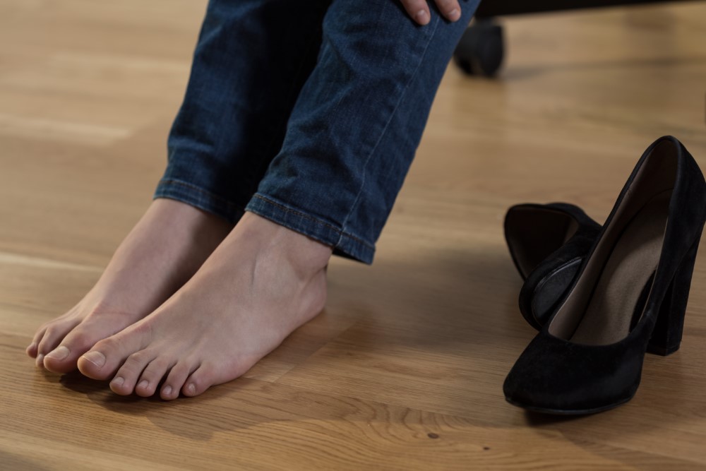 El calzado de poca calidad o inadecuado, puede provocar dolores y problemas en los pies